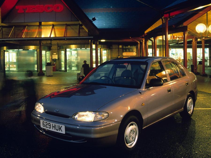 Hyundai Accent Sedan (UK) '1994